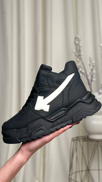 Жіночі зимові кросівки