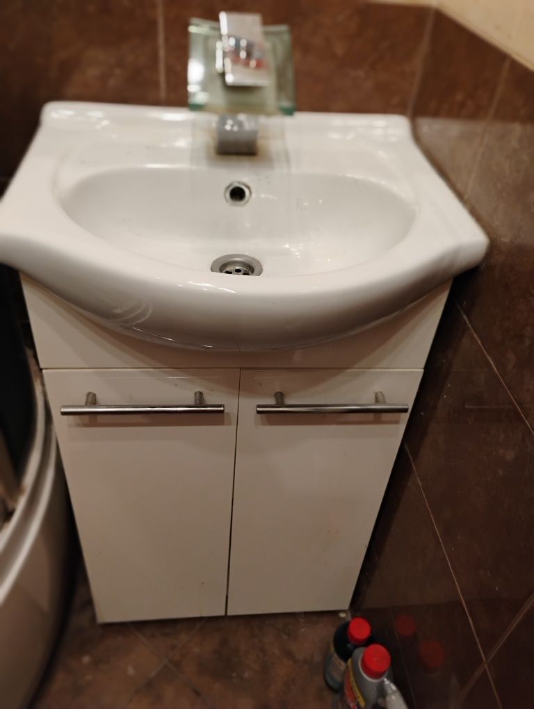 Szafka umywalka bateria