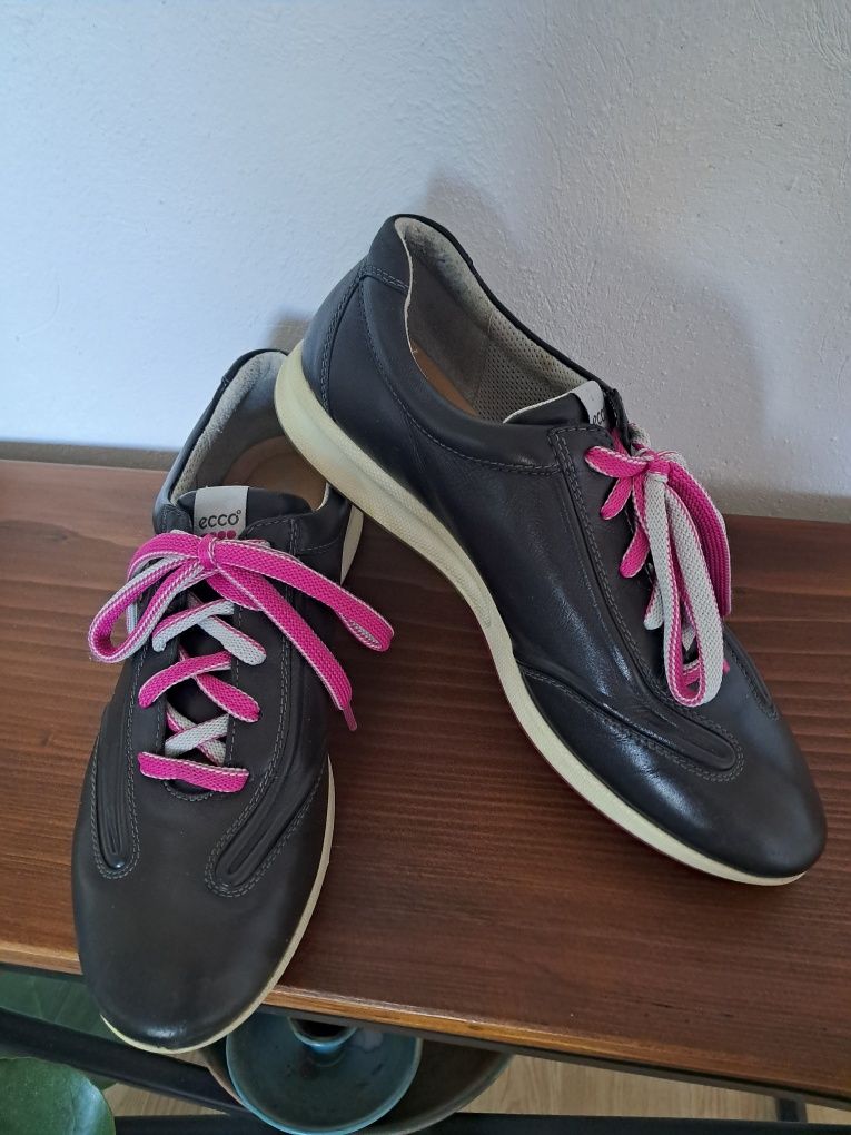 Skórzane buty firmy ECCO rozm. 40