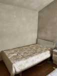 Conjunto Camas, mesa de cabeceira, escrevaninha, candeeiro
