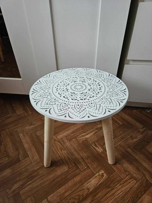 Ażurowy stojak stolik na kwiaty dekoracyjny do salonu wystrój boho