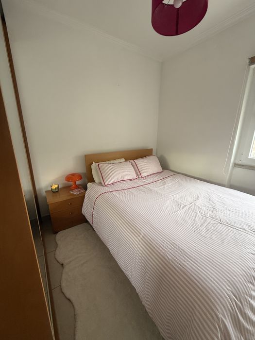 Aluga-se quarto em Alavalade