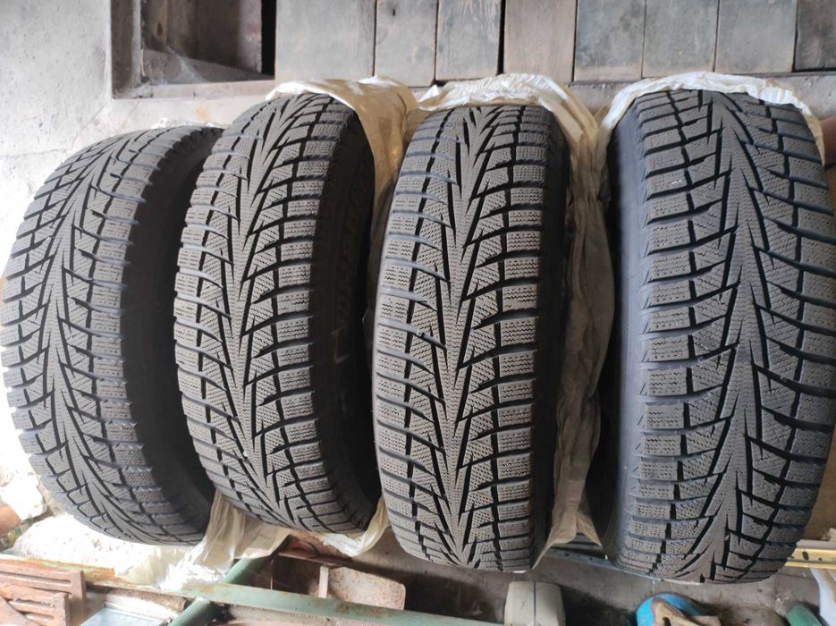 Зимова резина на стальних дисках 215/70 R16