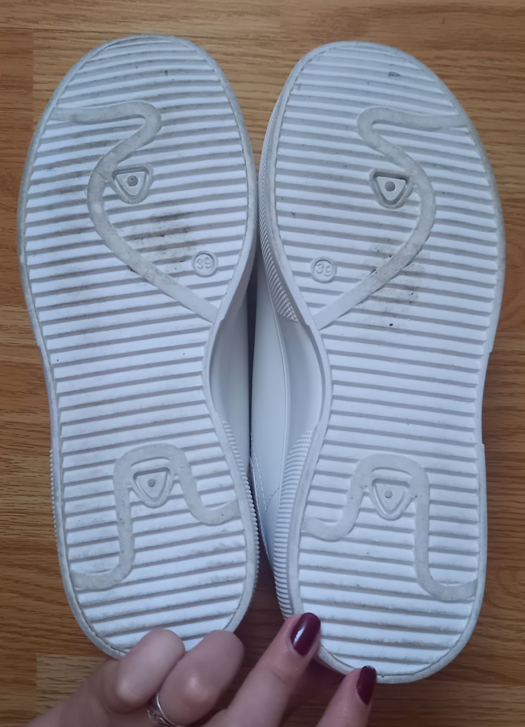 Білі кросівки на високій підошві GoGo Shoes