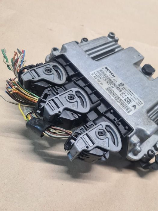 Блок управління двигуном Peugeot 407 ЕБУ Пежо 407 0281012625