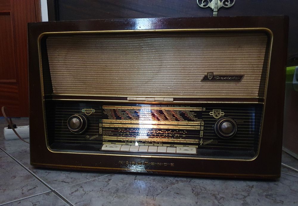 Rádio de válvulas, antigo