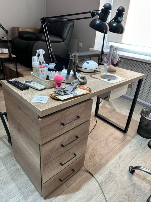 Стіл для манікюру