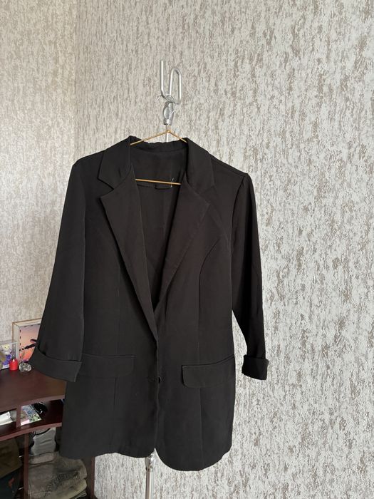 Брючный костюм и юбка