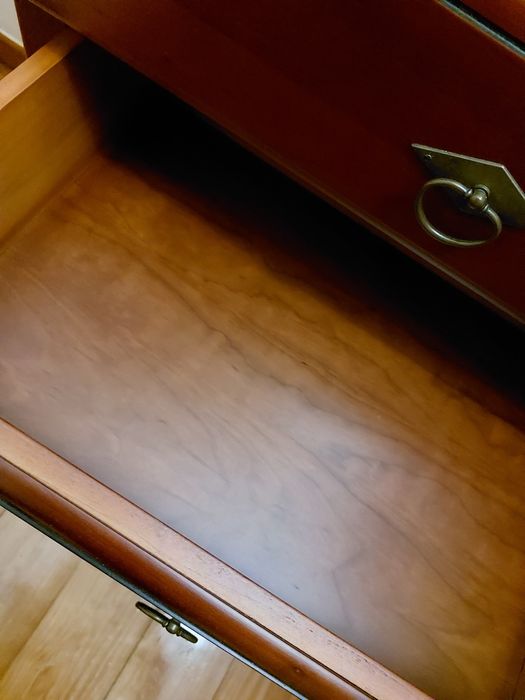 Cómoda de cerejeira em excelente estado