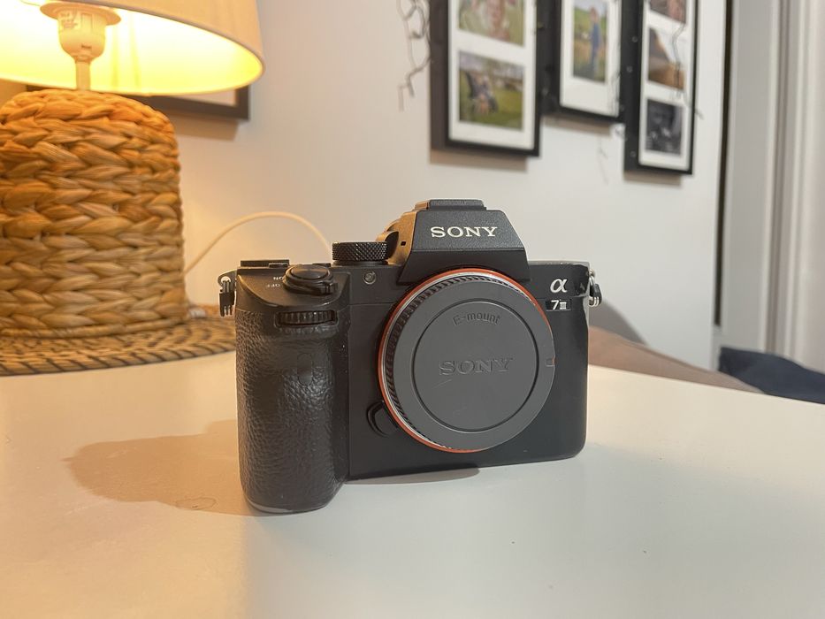 Sony a7 III - stan bardzo dobry, przebieg 52 000, zestaw + akcesoria