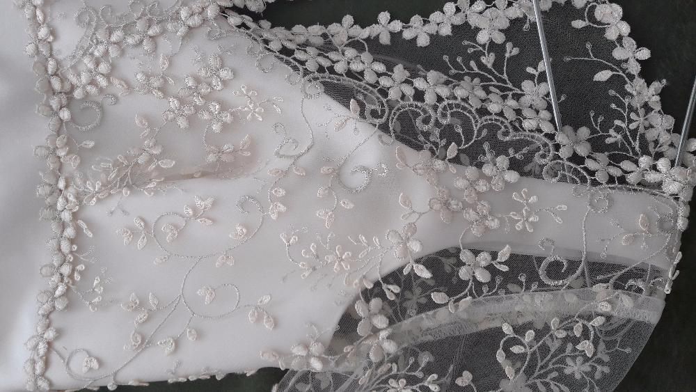 Suknia ślubna z koronką, rękaw 3/4