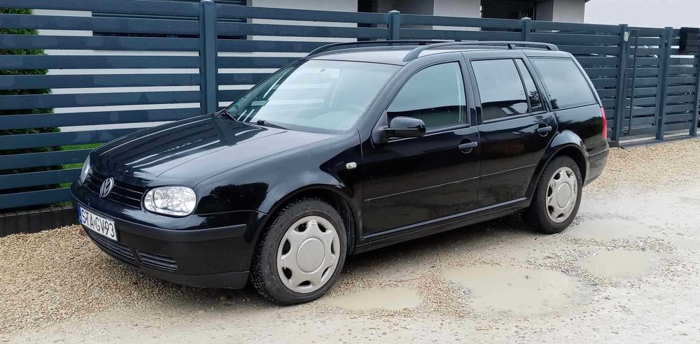 Zadbany Volkswagen Golf IV kombi, benzyna, klimatyzacja, 2001 rok.