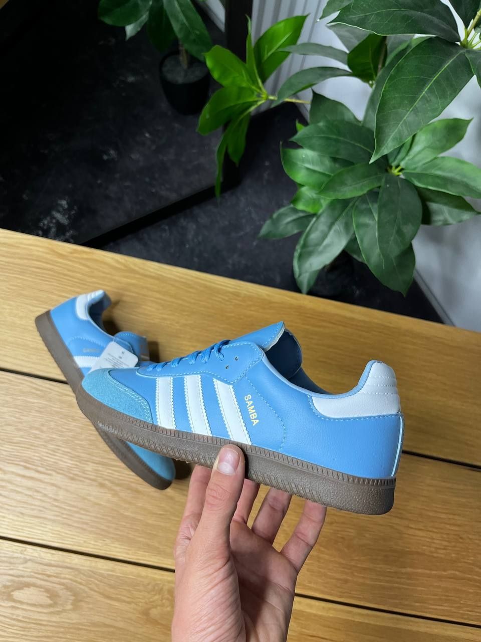 Кросівки Adidas samba та інші