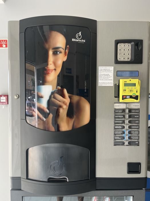Combinado Bianchi Vending c/terminal Nayax | Bebidas quentes + Snacks