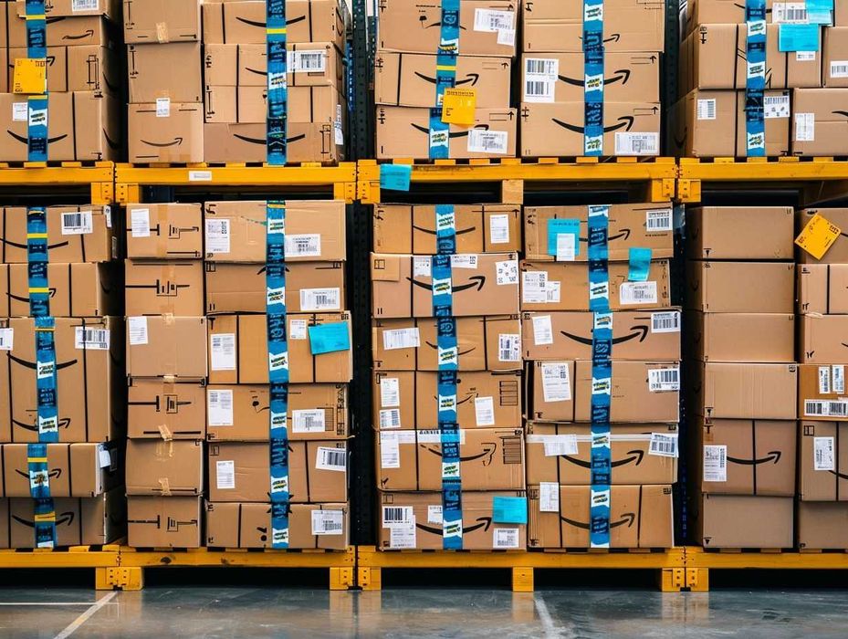 Paczka niespodzianka mystery box zwrot amazon skarby BOX