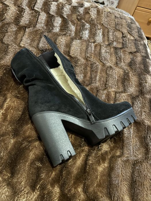 Замшеві туфлі ботинки черевики 37 розмір