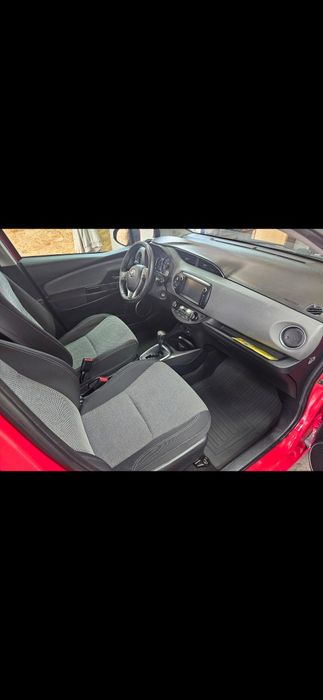 Перідні сидіння тойота яріс ііі