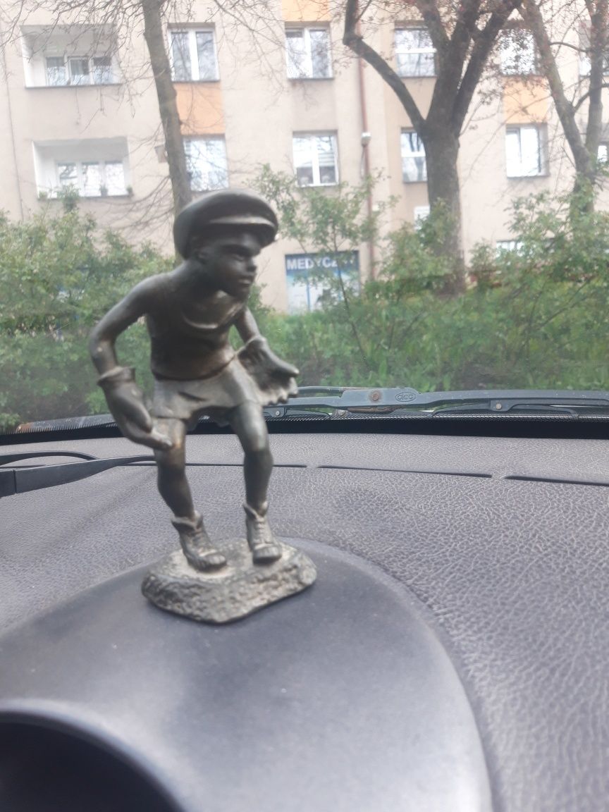 Chłopiec z brązu bramkarz