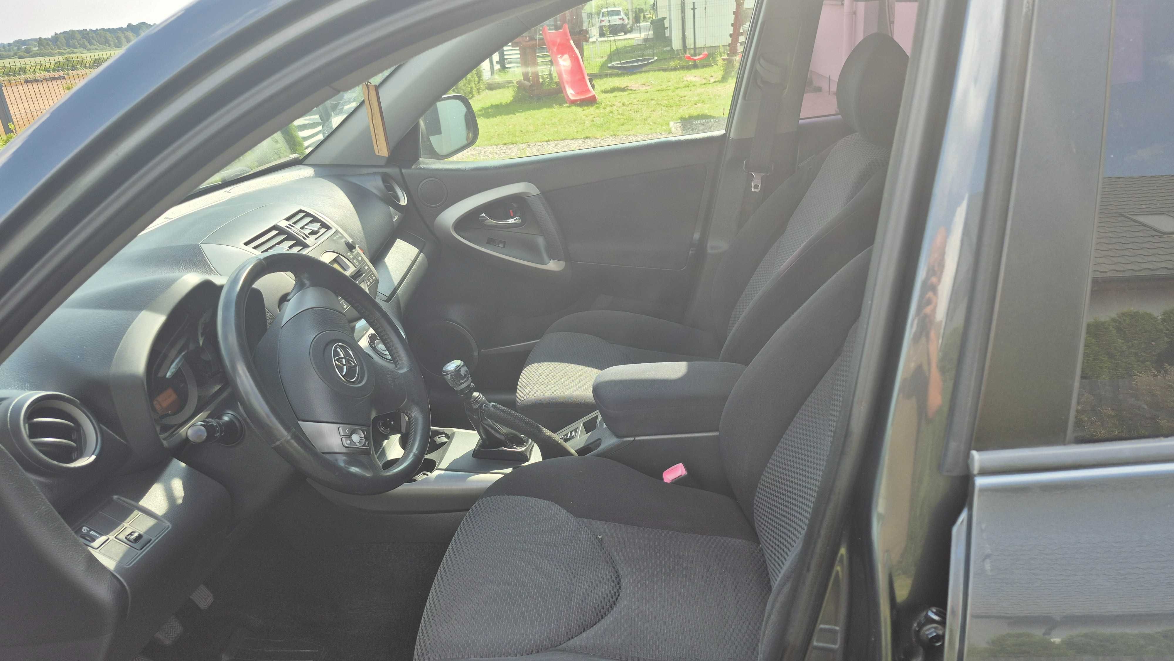 Samochód Toyota Rav4 2.2 D4D 4x4 klimatyzacja