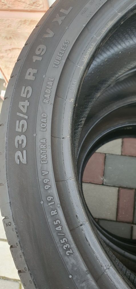 Продам комплект літніх шин 235 /45 R19 Continental