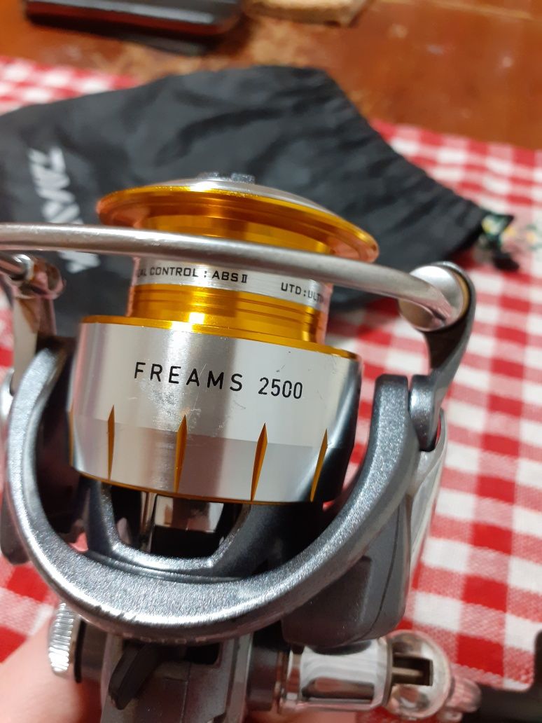 Котушка DAIWA FREAMS 2500 11 Року.