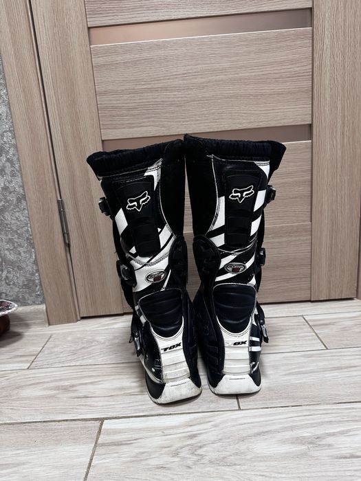 Мото боты фокс, левый ботинок чуть поврежден