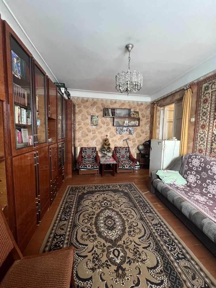 Продам 2 кімнатну квартиру вулиця Артилеристів ( Карачуни)
