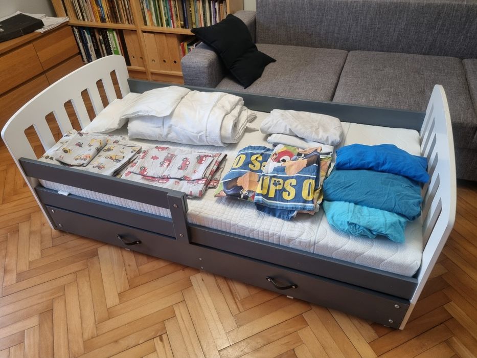 Łóżko 160x 80cm z szufladą, materacem i pościelą