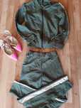 Piękny dres khaki zielony cekiny