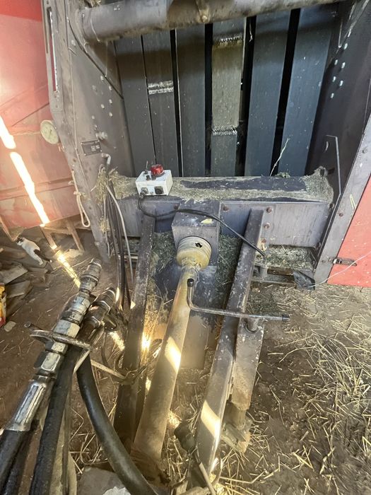 Prasa Massey Ferguson 822