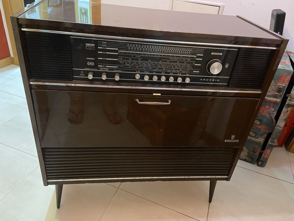 Radio aparador Grundig