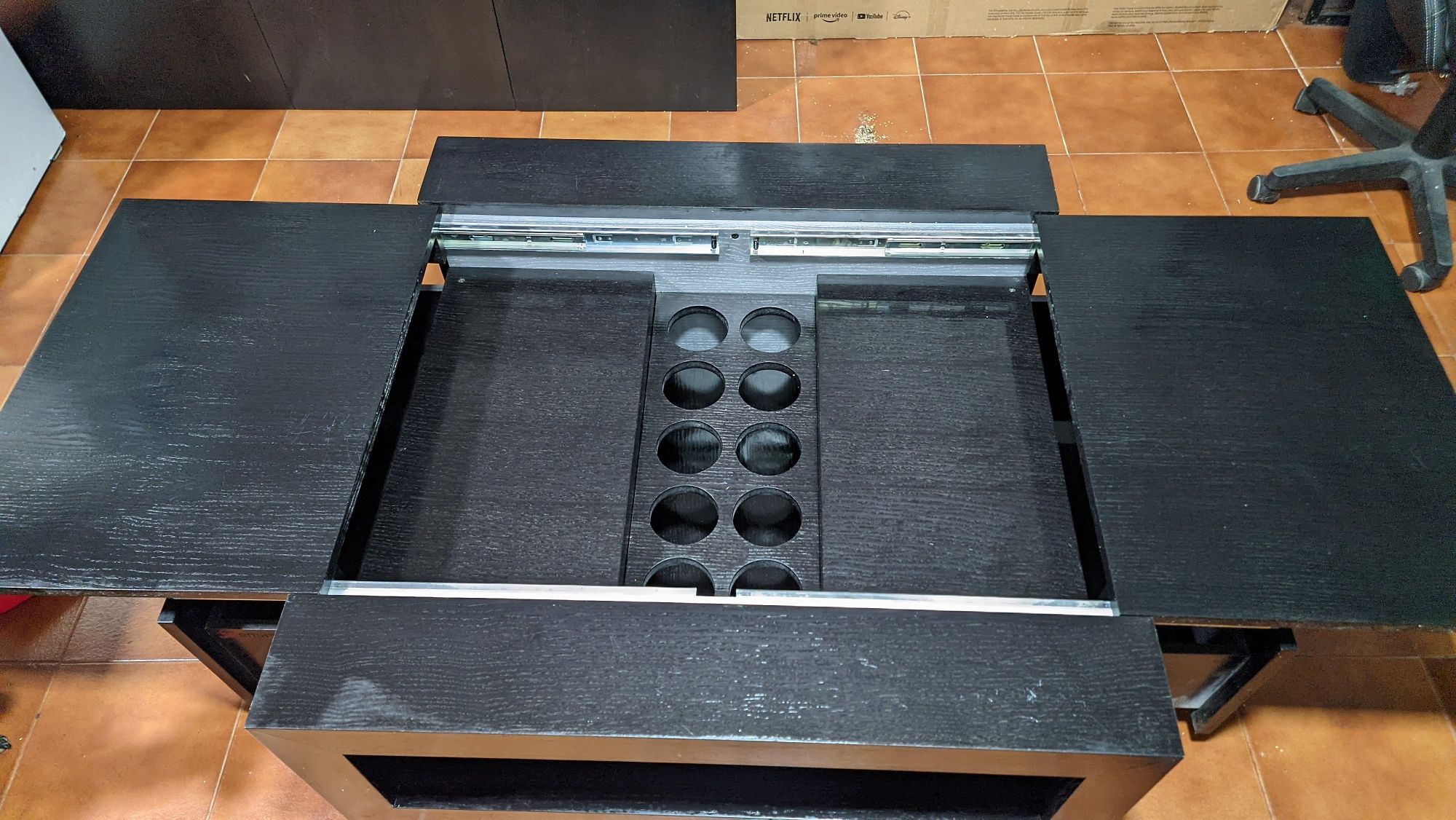 Mesa de centro semalha com bar embutido