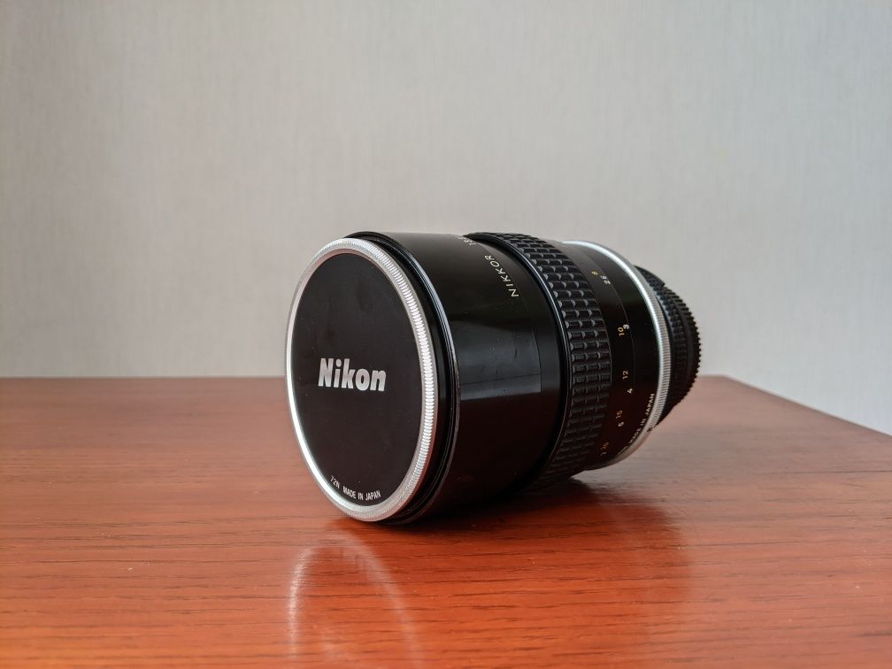 Об'єктив Nikon Nikkor 135mm f2 A-is