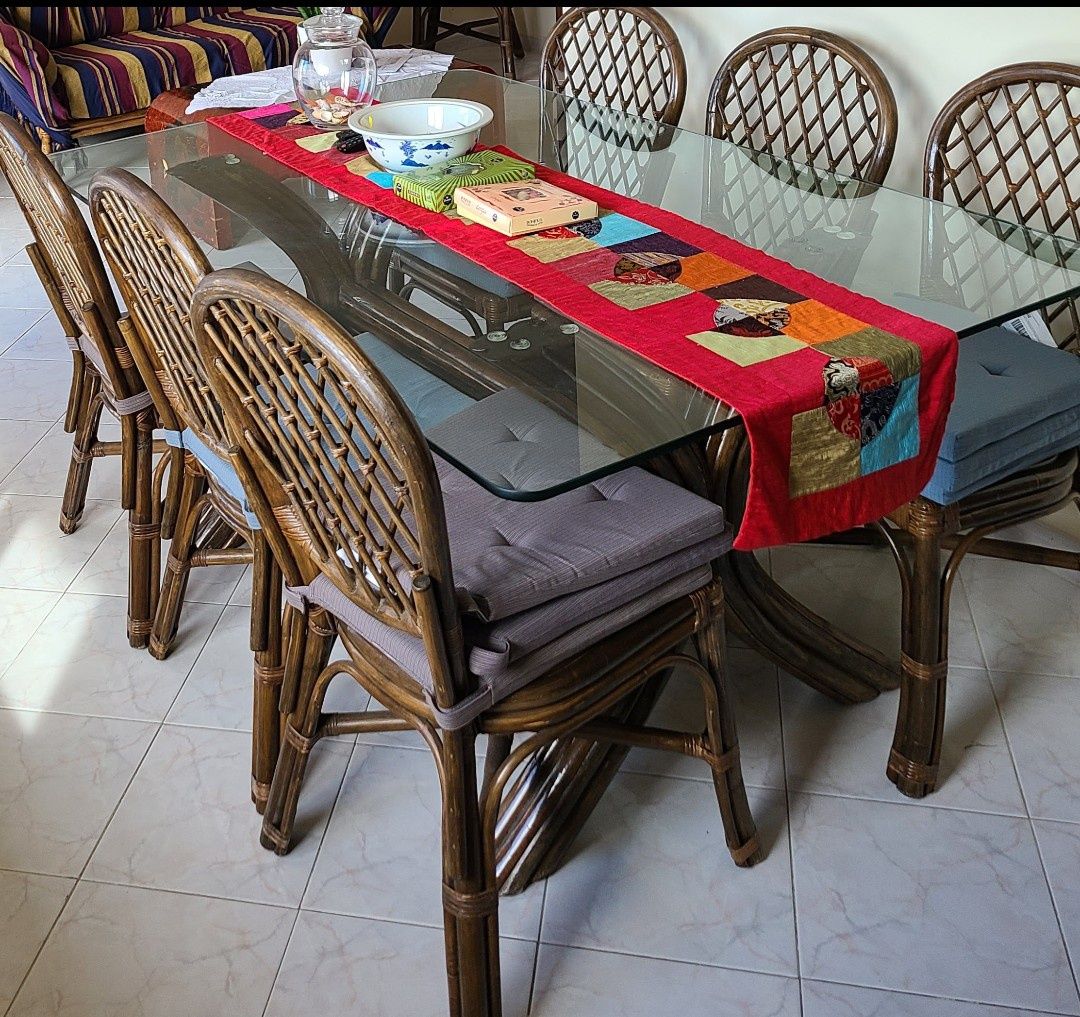 Mesa de sala de jantar c/tampo de vidro