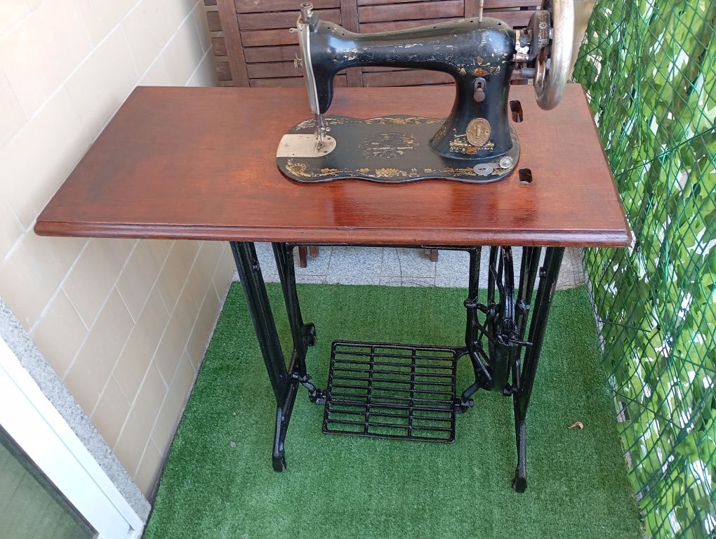 Vendo máquina de costura SINGER antiga 1916