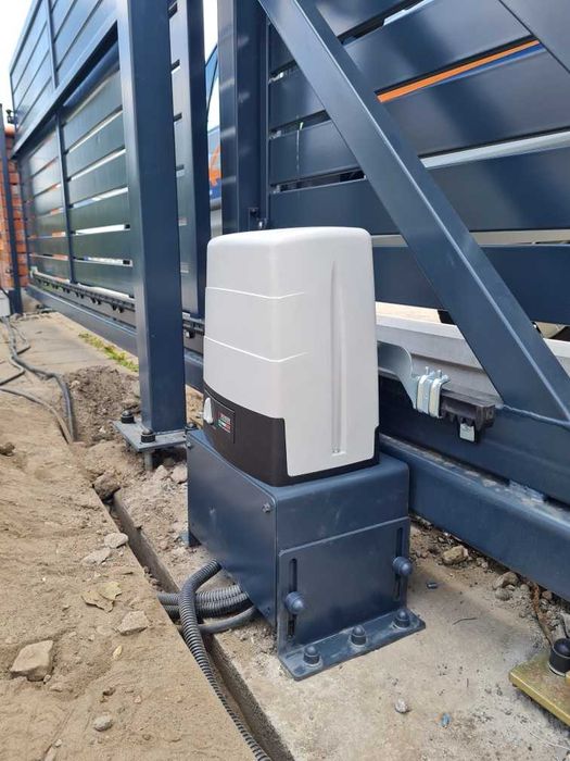 Napęd bramy przesuwnej ROGER do 500kg BM30/400/F silnik bezszczotkowy