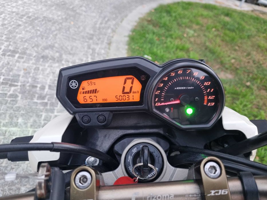Yamaha XJ6 (Carta A2 - 35 kw - deslimitada) 2010