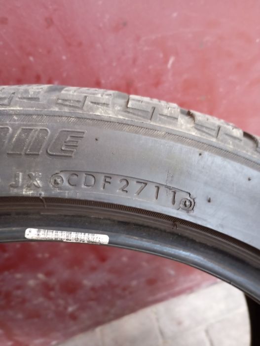 Дві шини все сезонні 245/40R18