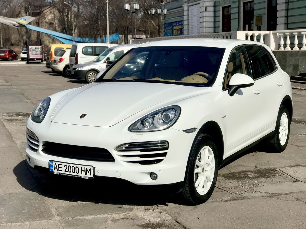 Продам Porsche Cayenne 2012 г.в 3л.Дизель Официал 182 тыс.пр.