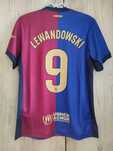 Koszulka domowa FC Barcelony z Lewandowskim #9 – Sezon 2024/25