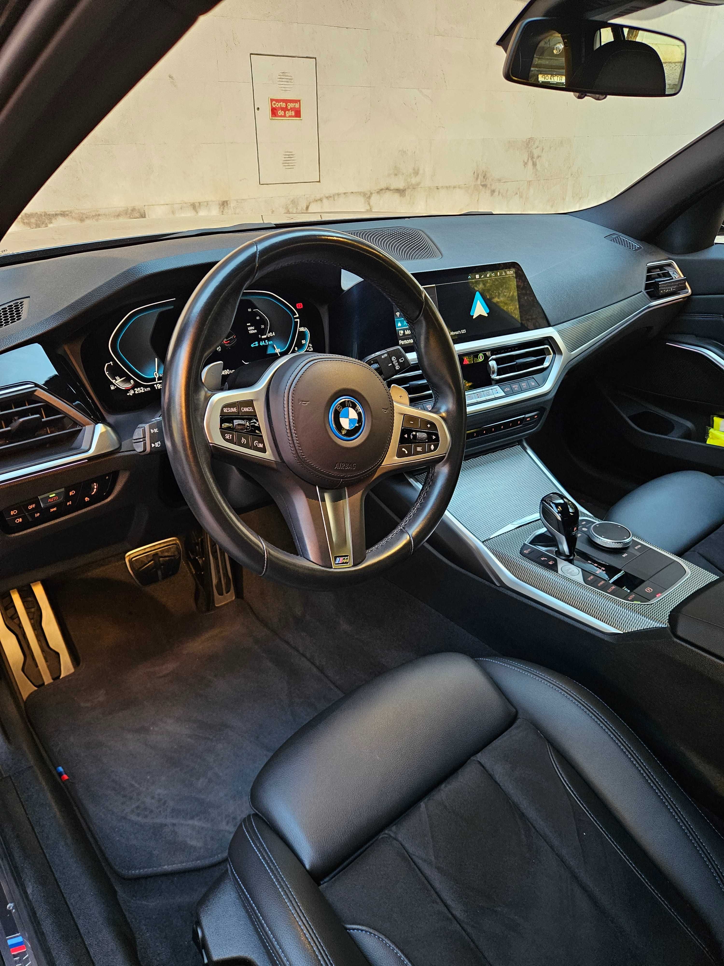 BMW 320e versão M