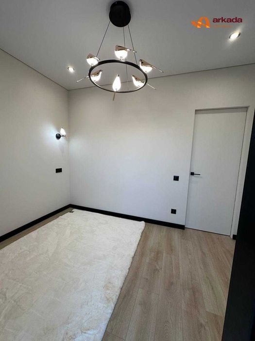 Продаю стильну 3 кімнатну квартиру в районі Озера з власною терасою!