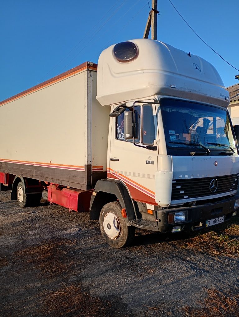 Вантажний автомобіль Mersedes 811 ізотерм