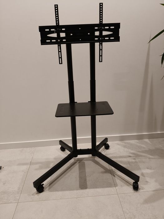 Mobilny stojak na telewizor firmy Bontec FN611-WN