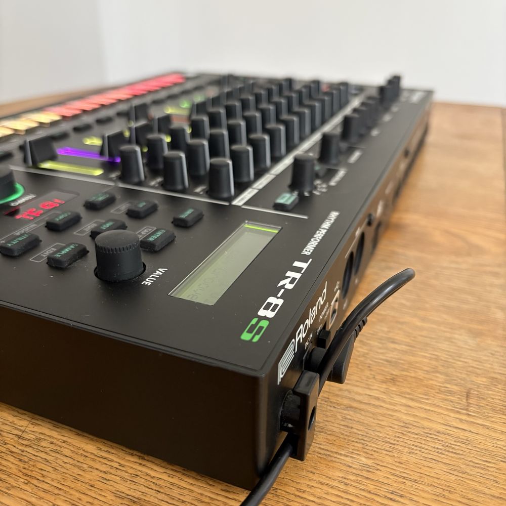 Roland TR-8S + decksaver