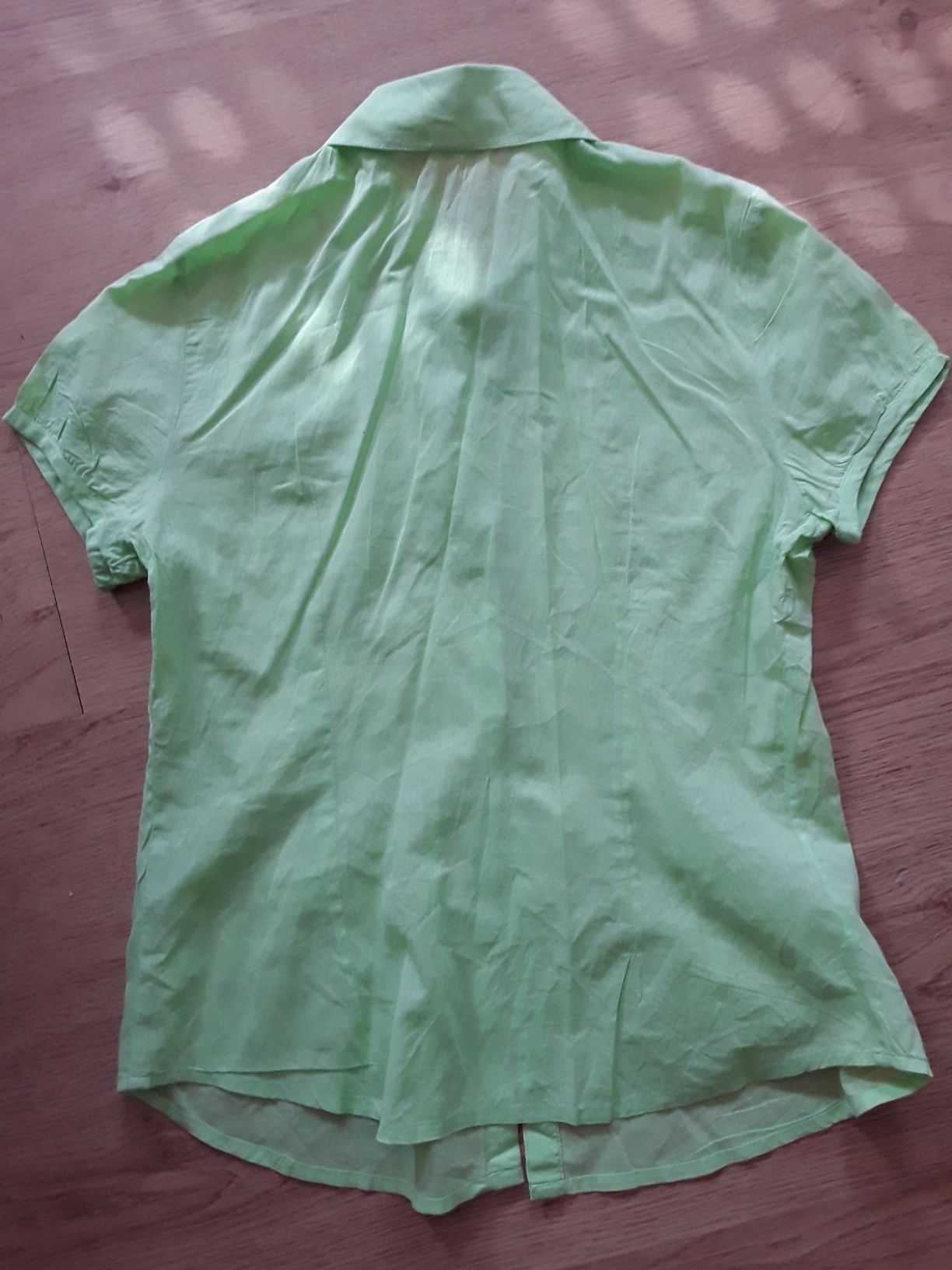 Camisa da Sfera tam. L em verde clarinho com detalhes vintage