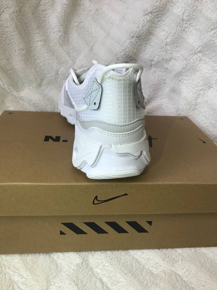 Nike react live white