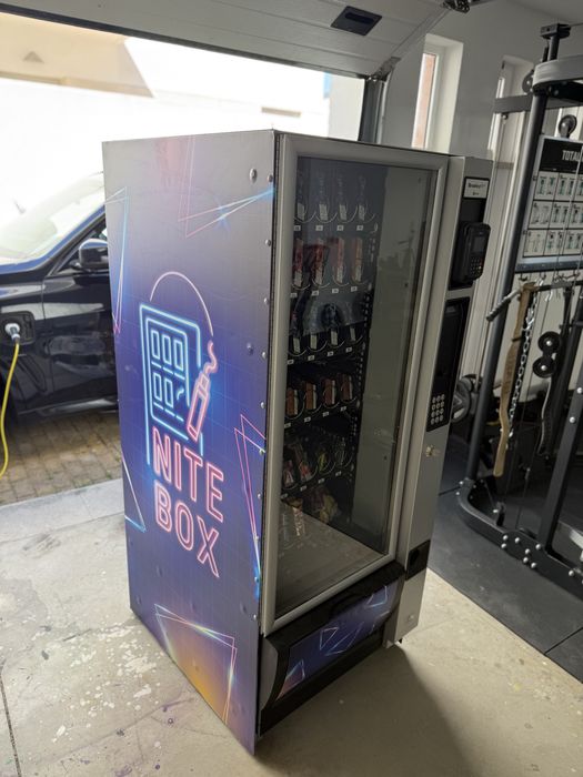 Maquina vending semi-nova