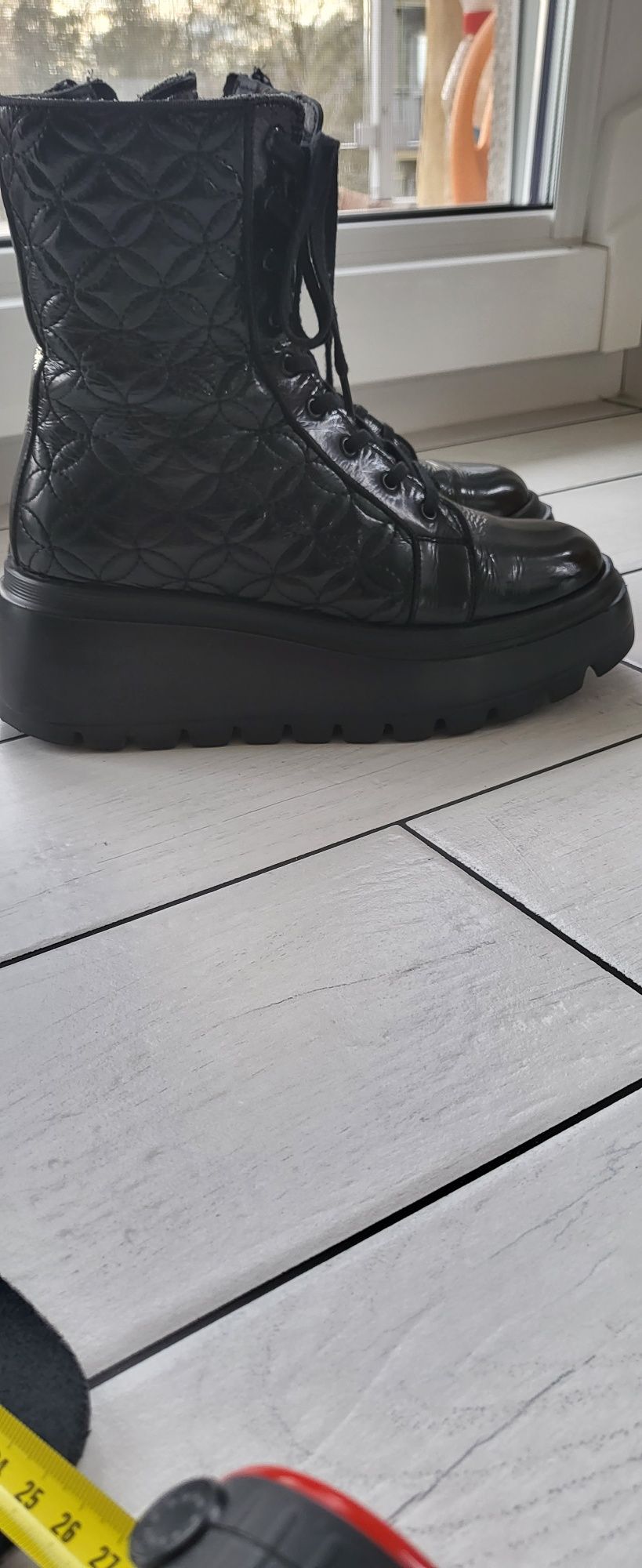 Botki Venezia na  platformie pikowane roz. 39