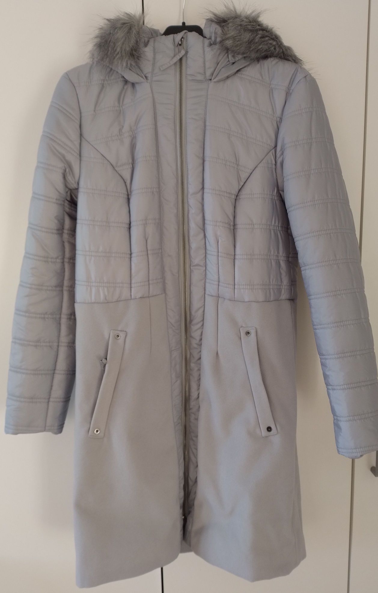 Długa ciepła efektowna kurtka, ocieplany płaszcz z kapturem BPC Collec